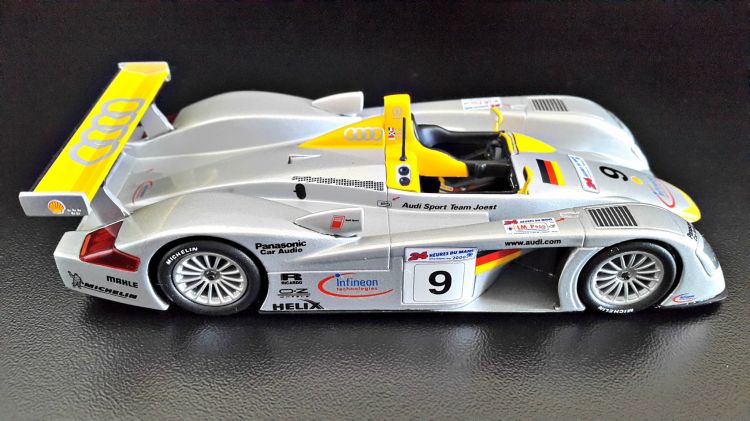 Fonds d'cran Voitures Voitures miniatures Audi R8 - 2me place 24 Heures du Mans 2000