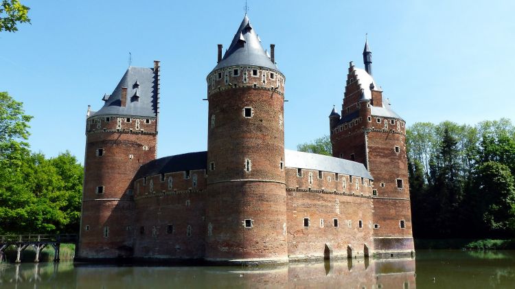 Fonds d'cran Voyages : Europe Belgique Le chteau mdival de Beersel