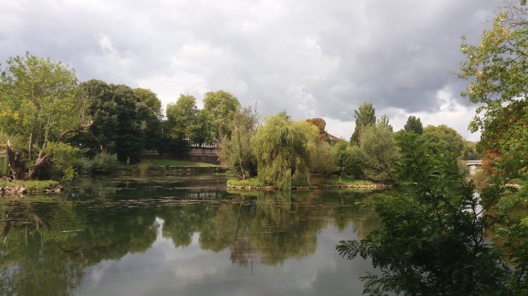 Fonds d'cran Nature Fleuves - Rivires - Torrents Le Doubs - Besançon