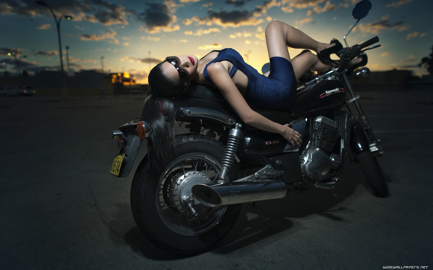 Wallpapers Motorbikes Girls and motorbikes 