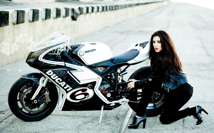 Wallpapers Motorbikes Girls and motorbikes Wallpaper N453678