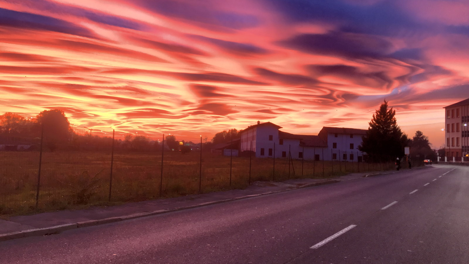 Wallpapers Trips : Europ Italy Tramonto a Milano