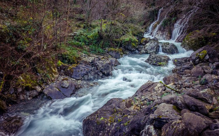 Fonds d'cran Nature Fleuves - Rivires - Torrents Rivire dans les Pyrnes, Larrau - passerelle d'Holzart par le pont de Namubie