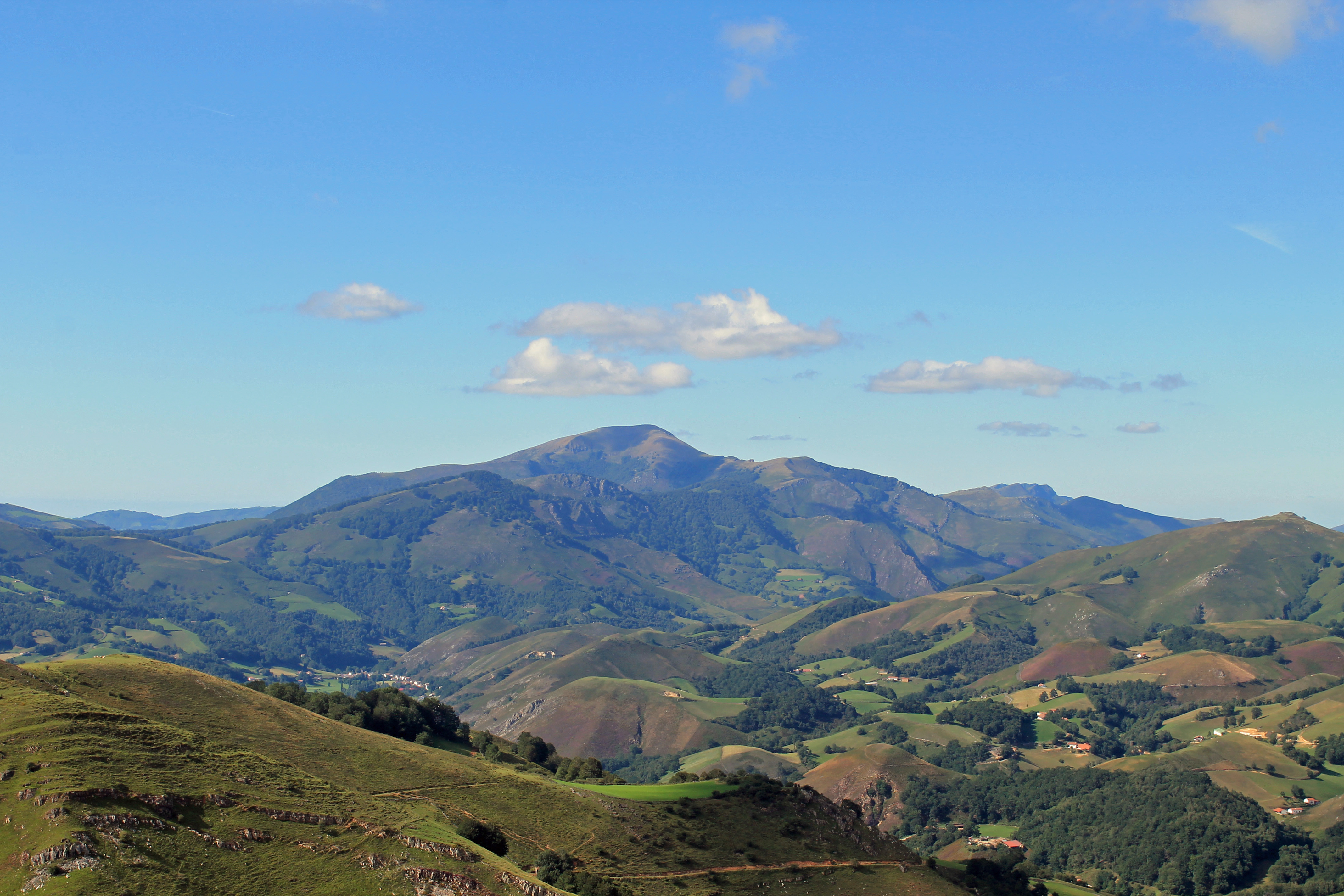 Fonds d'cran Nature Paysages  montagnes du pays basque