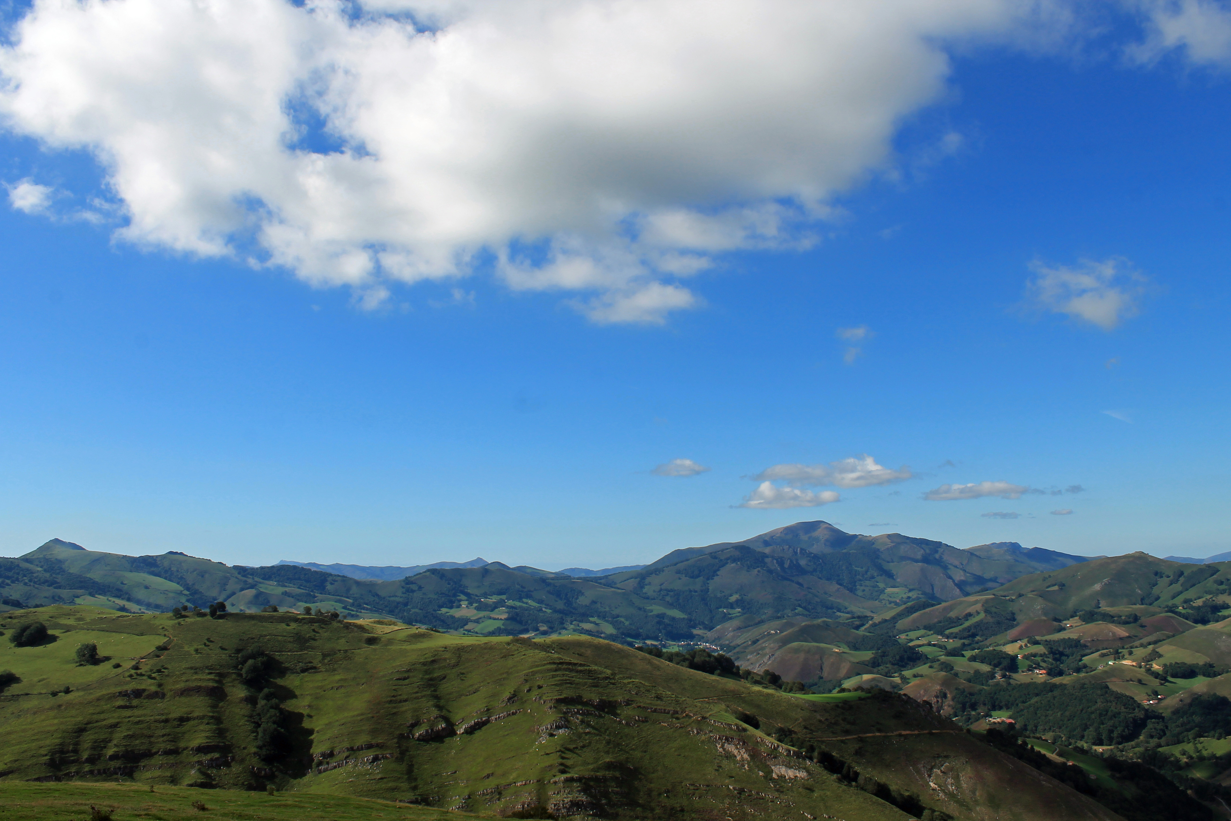 Wallpapers Nature Landscapes  montagnes du pays basque