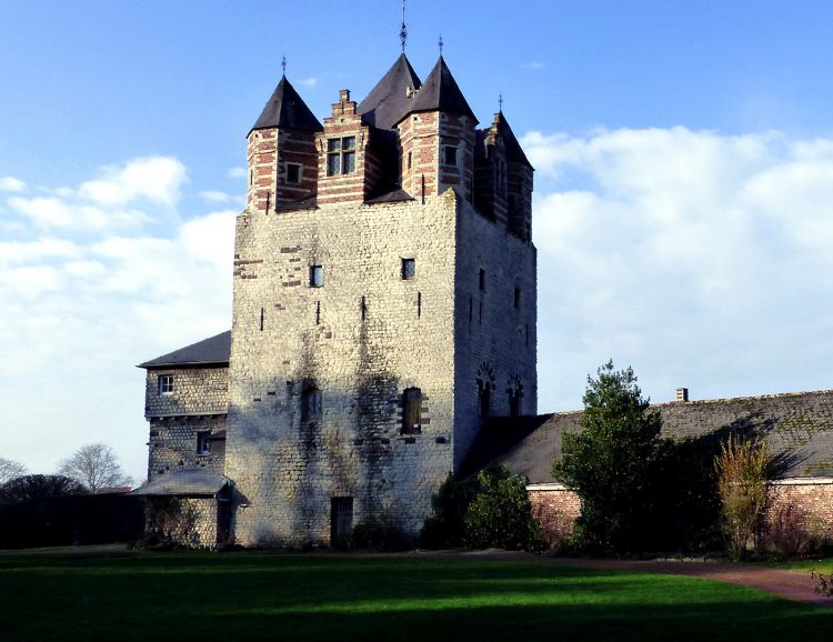 Fonds d'cran Voyages : Europe Belgique La tour médiévale de Moriensart