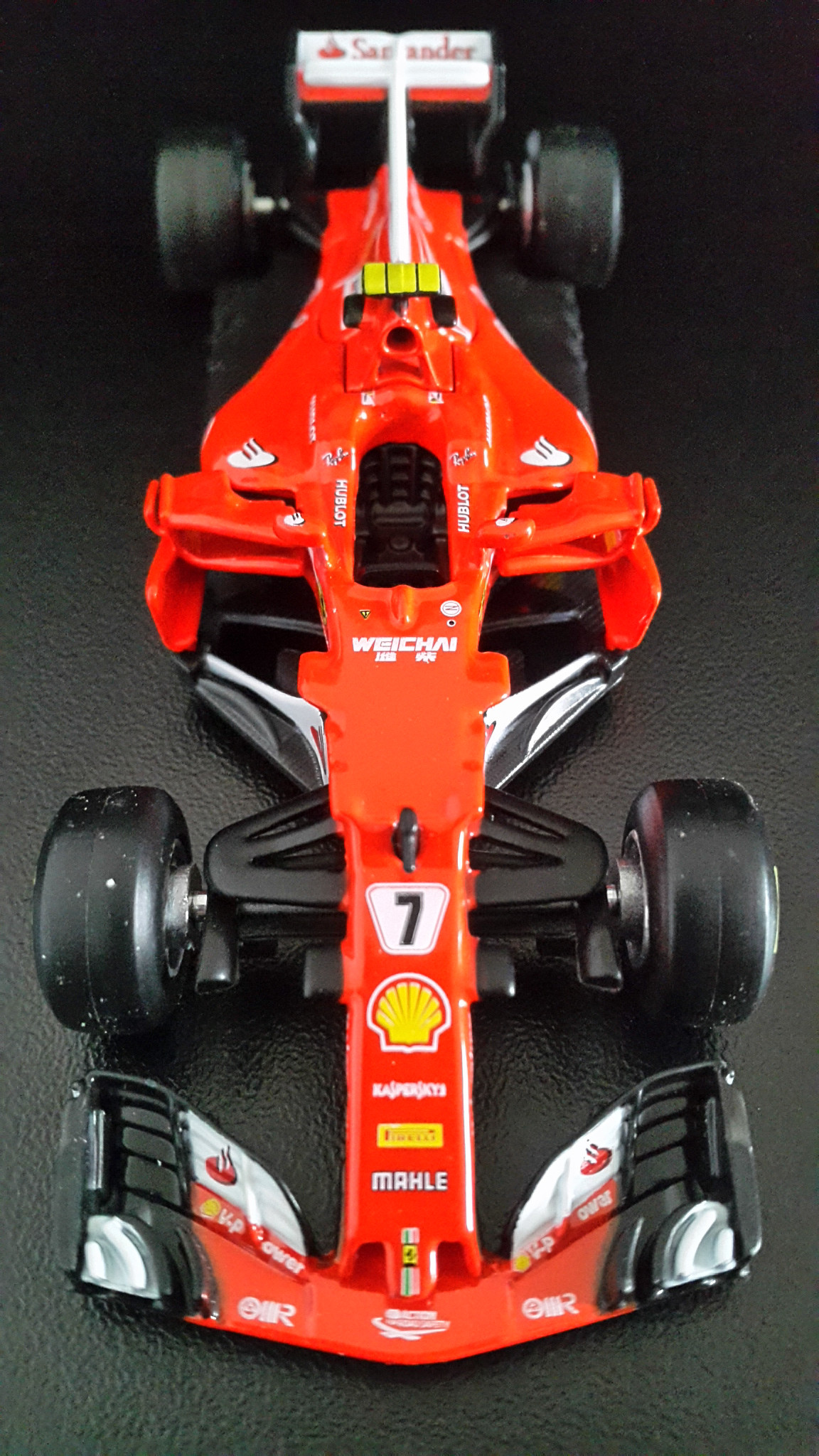 Fonds d'cran Voitures Voitures miniatures Ferrari SF 70 H (2017 - K.RAIKKONEN)