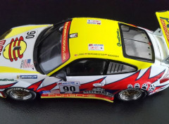  Voitures Porsche 911 GT3 RSR gagnante cat. GT Le Mans 2004