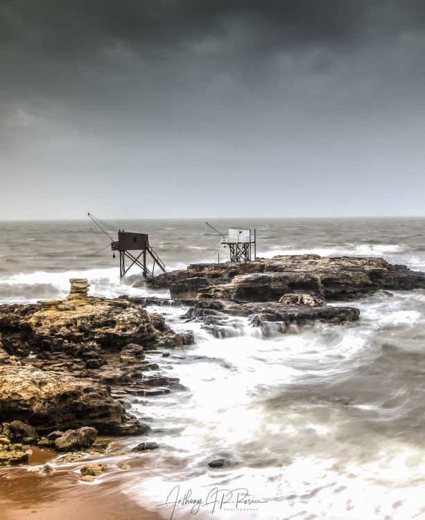 Fonds d'cran Nature Mers - Ocans - Plages quand les éléments se déchaîne  