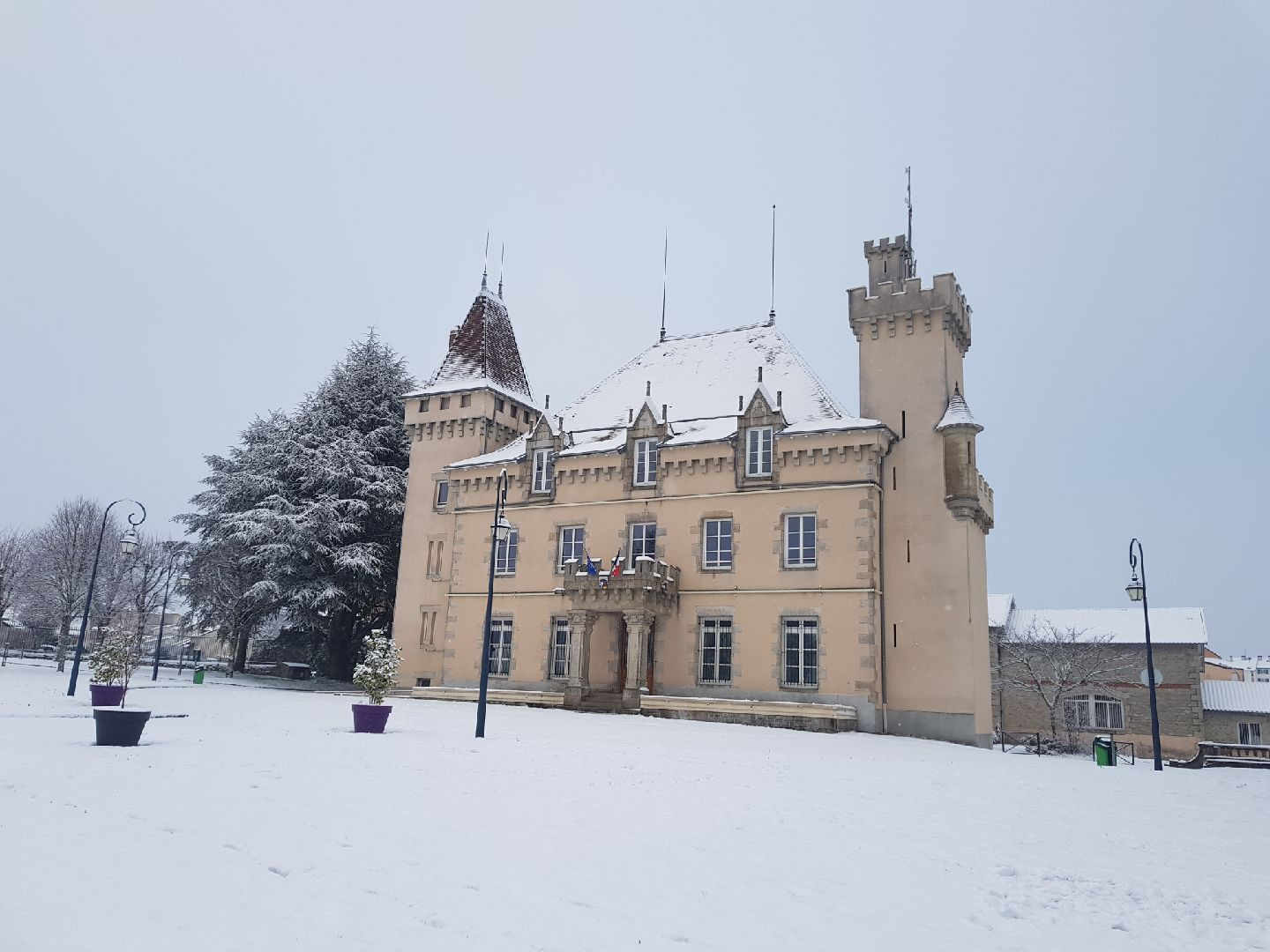 Fonds d'cran Constructions et architecture Divers Hotel de ville de FEYTIAT