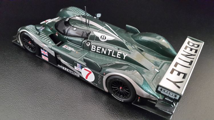 Wallpapers Cars Cars - Toys BENTLEY Speed 8 gagnante LE MANS 2003