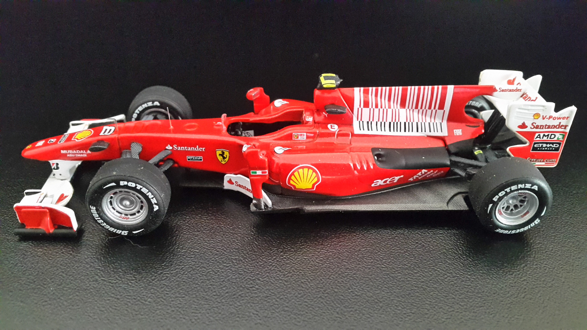 Fonds d'cran Voitures Voitures miniatures FERRARI F 10 (2010 - Fernando ALONSO)