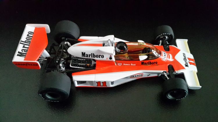 Fonds d'cran Voitures Voitures miniatures Mc Laren-Ford M23 (1976 - James HUNT) 