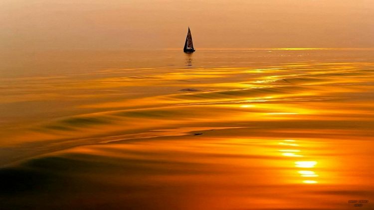 Fonds d'cran Bateaux Voiliers Voilier au soleil couchant