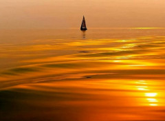  Bateaux Voilier au soleil couchant