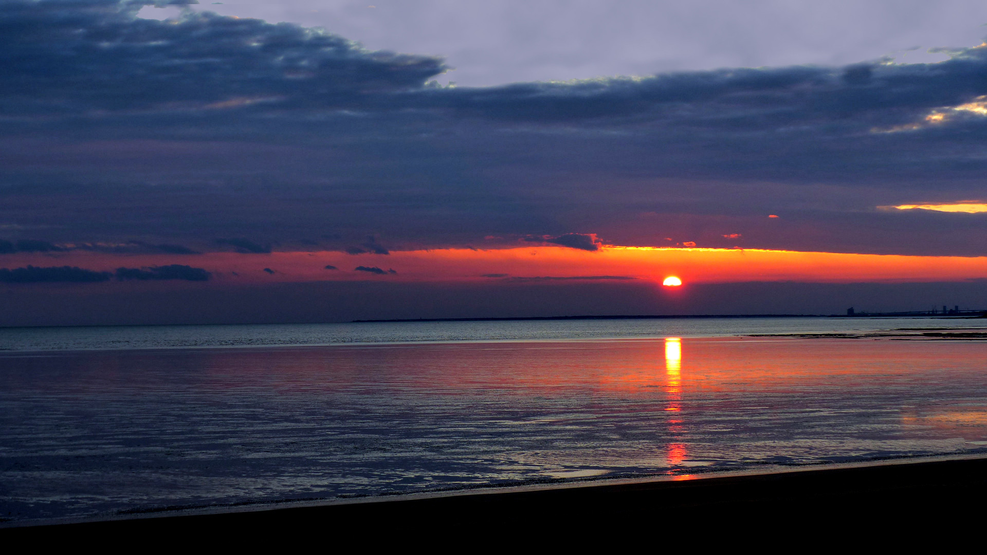 Fonds d'cran Voyages : Europe France > Poitou Charente Coucher de soleil à Chatelaillon-Plage  (Charente-Maritime)