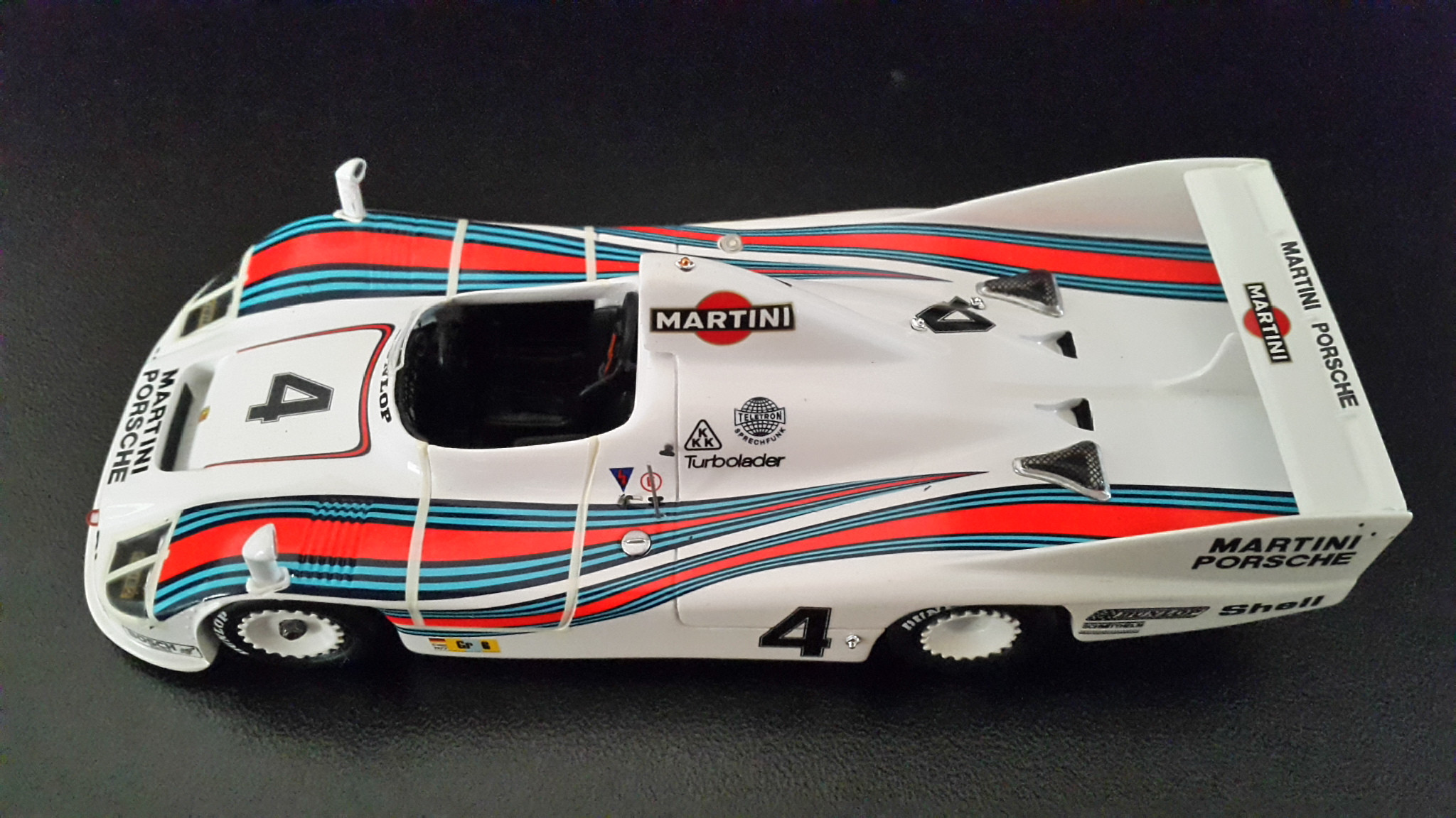 Fonds d'cran Voitures Voitures miniatures PORSCHE 936/77 Vainqueur Le Mans 1977 (Ickx,Barth,Haywood)