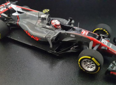  Voitures Haas - Ferrari VF-17 (2017 - Kevin MAGNUSSEN)