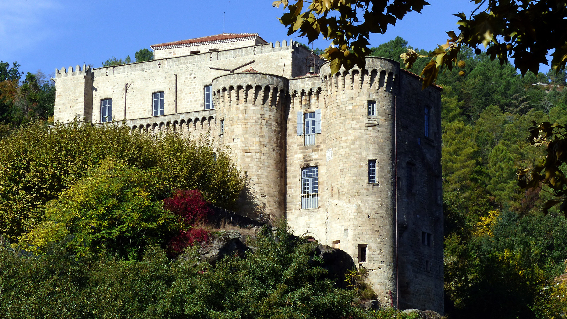 Wallpapers Trips : Europ France > Ardeche Le château de Largentière (Ardèche)