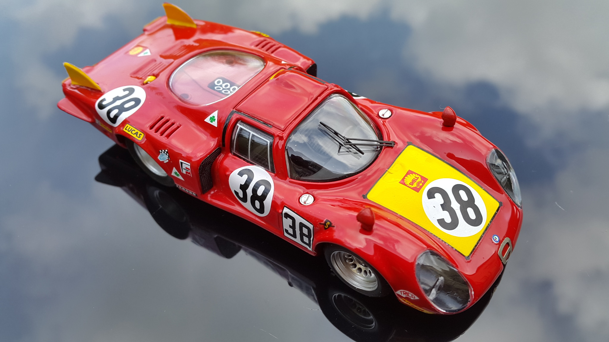 Fonds d'cran Voitures Voitures miniatures ALFA ROMEO T33/2 ( 24 Heures du Mans 1968 )