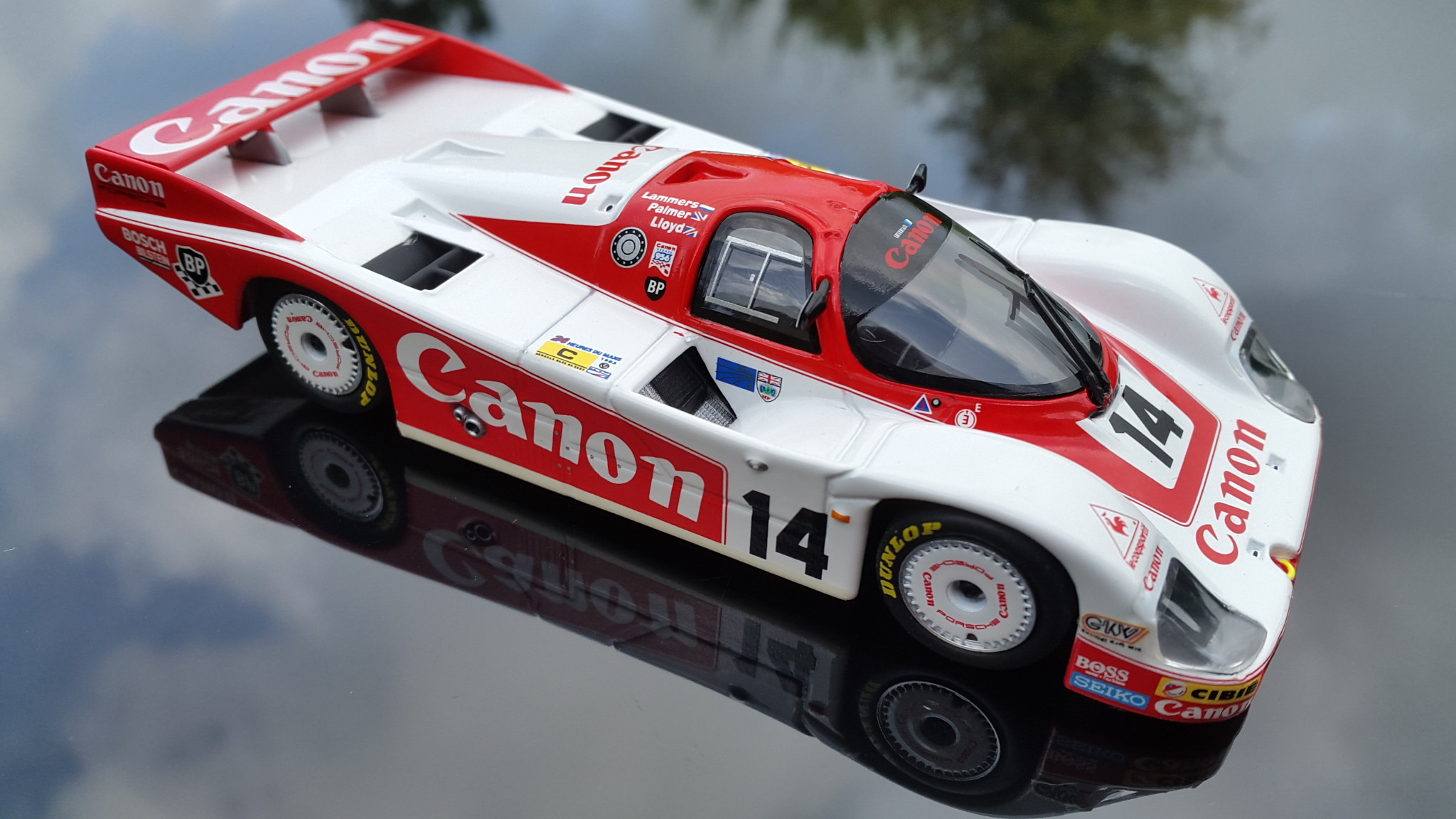 Fonds d'cran Voitures Voitures miniatures Porsche 956 LH ( 8éme place 24 Heures du Mans 1983 )