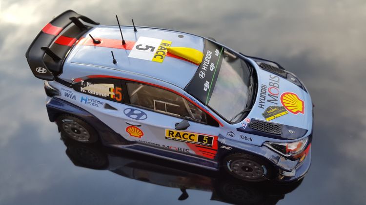 Fonds d'cran Voitures Voitures miniatures Hyundai i20 WRC (2017 - T.Neuville,N.Gilsoul)