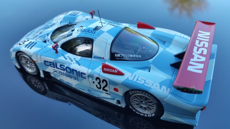 Fonds d'cran Voitures Voitures miniatures Nissan R390 GT1 (3éme place Le Mans 1998)