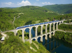  Constructions and architecture Train sur viaduc