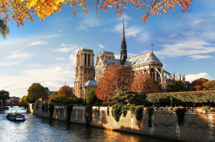 Fonds d'cran Constructions et architecture Edifices Religieux Notre-Dame de Paris couleurs automnales