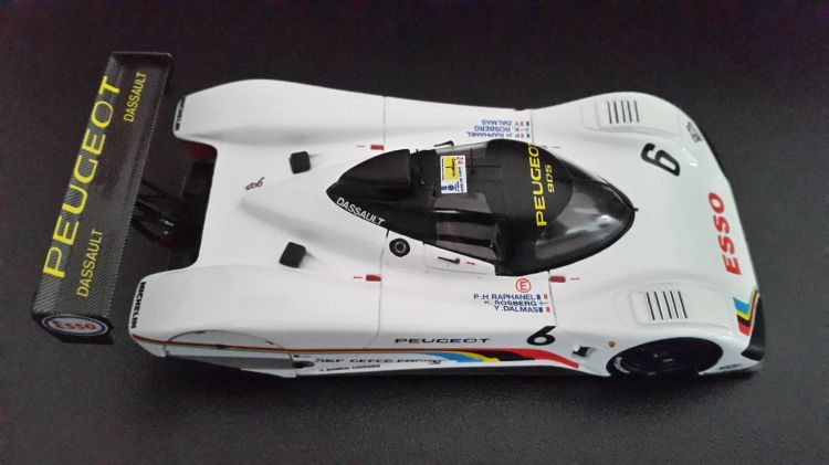 Fonds d'cran Voitures Voitures miniatures Peugeot 905 (24 Heures du Mans 1991)