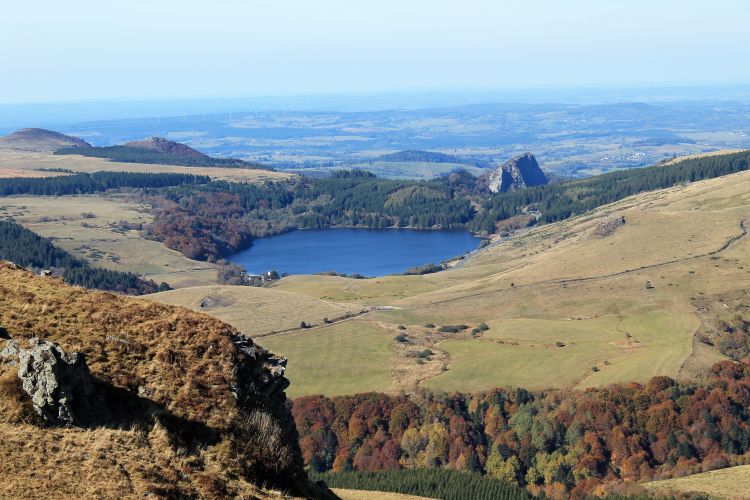 Fonds d'cran Nature Paysages vues sur le lac de géry (puy de dôme)