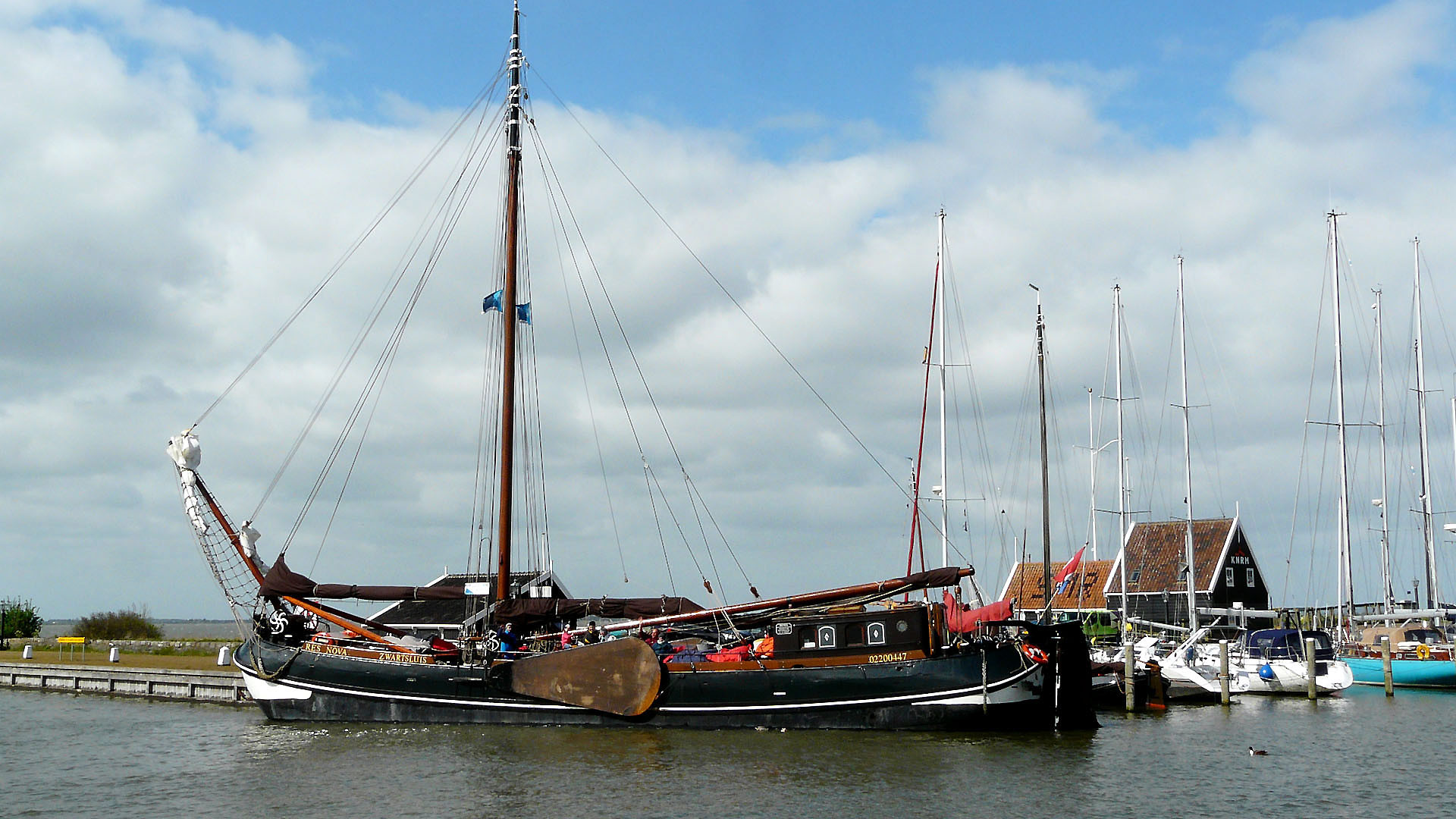 Wallpapers Boats Miscellaneous Un bateau fluvial, typique des Pays-Bas