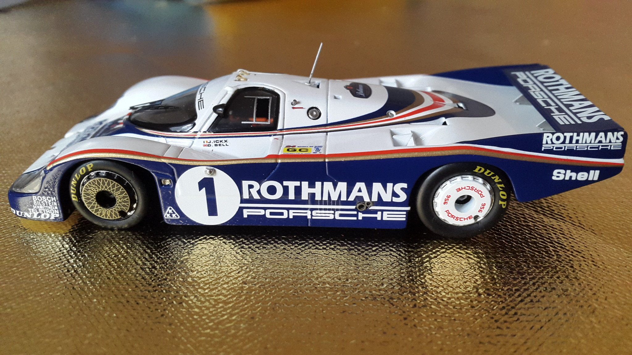 Fonds d'cran Voitures Voitures miniatures Porsche 956 (gagnante Le Mans 1982 - J.Ickx/D.Bell)