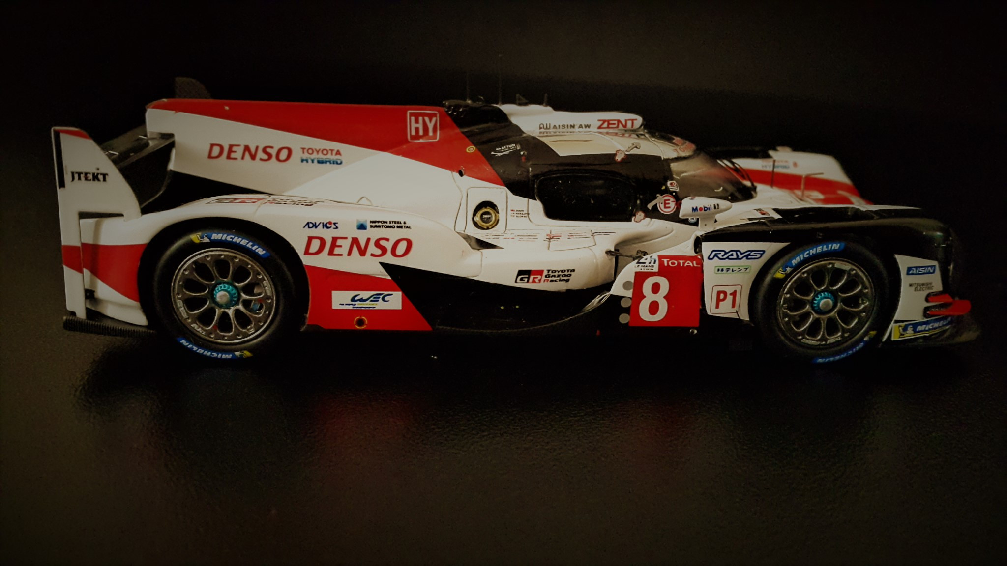 Fonds d'cran Voitures Voitures miniatures Toyota TS050 gagnante 24 Heures du Mans 2018 (Alonso,Buemi,Nakajima)