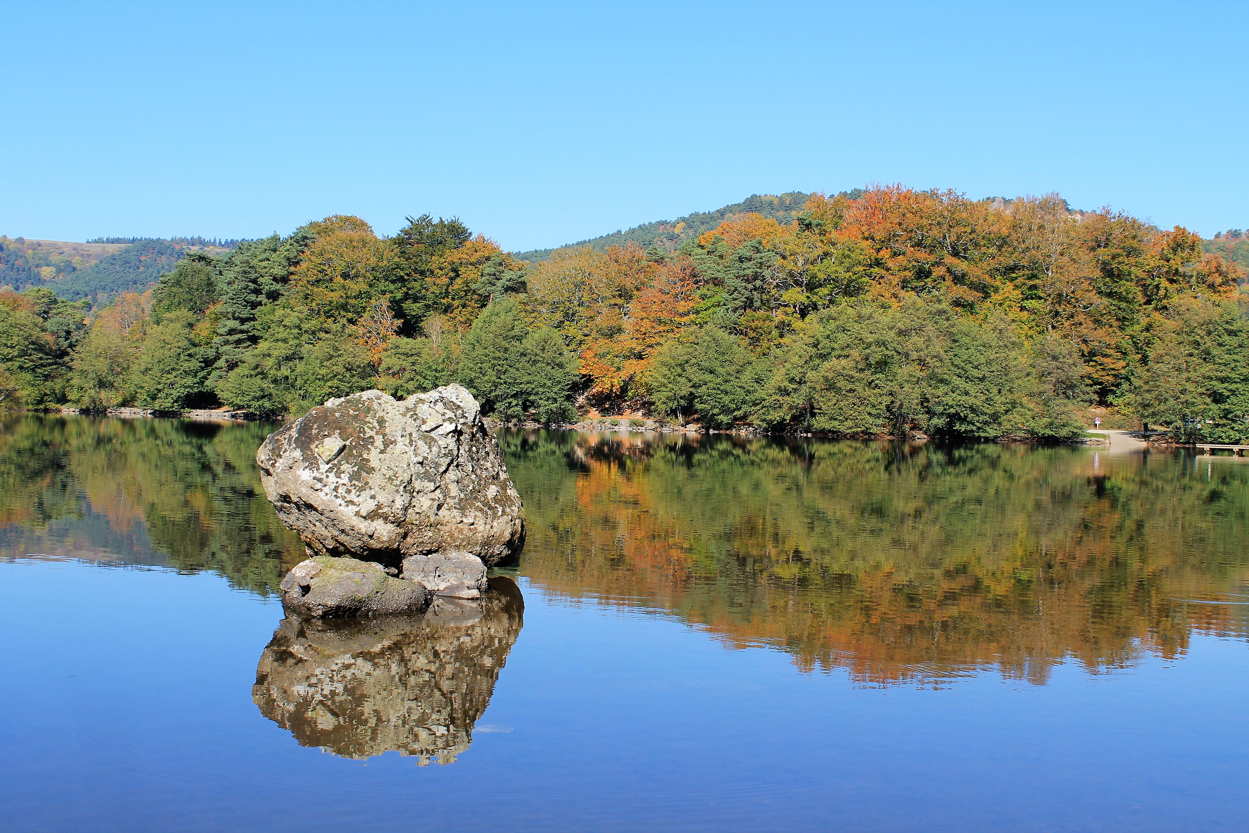 Fonds d'cran Nature Lacs - Etangs lac chambon