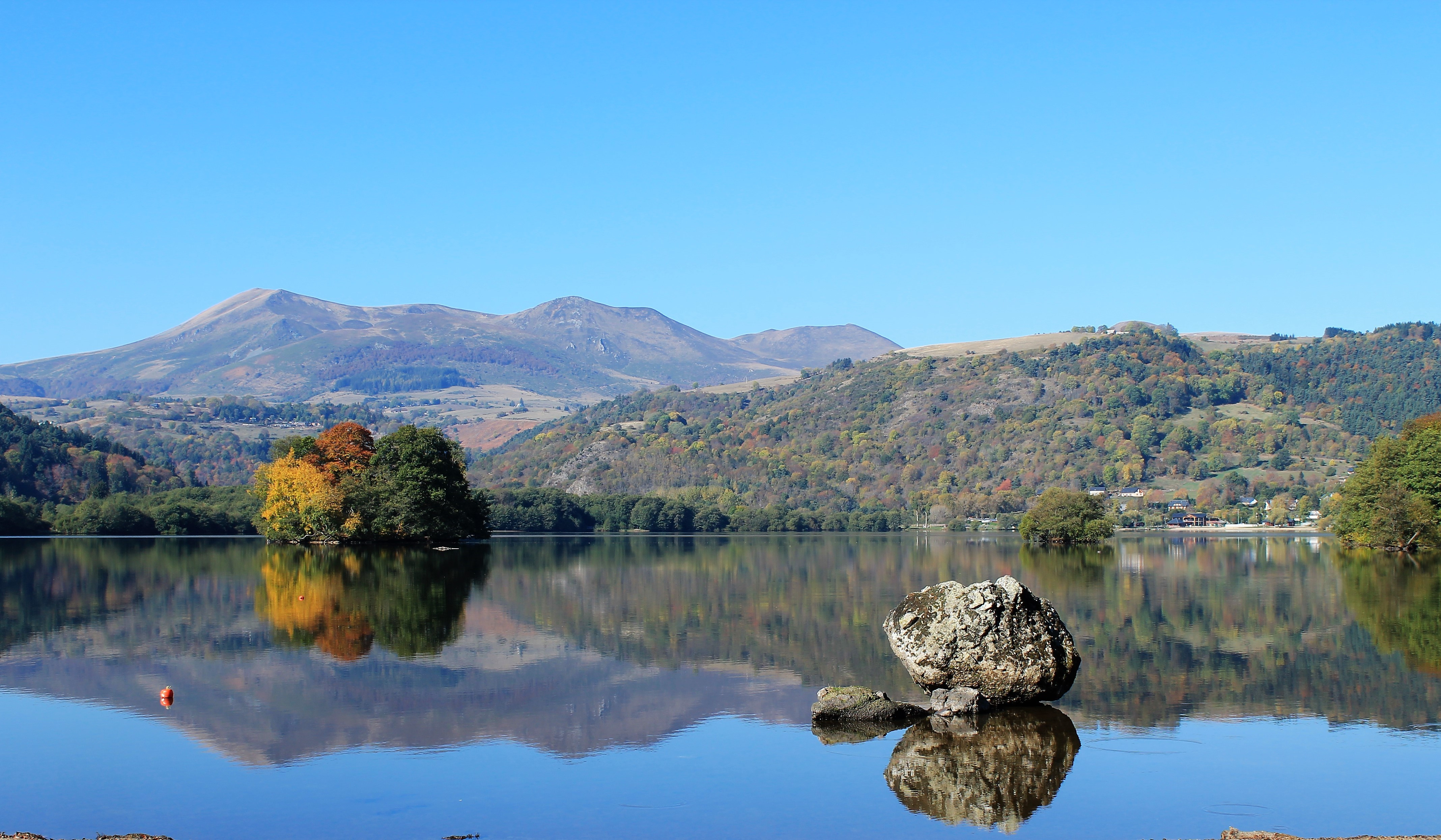 Fonds d'cran Nature Lacs - Etangs lac chambon