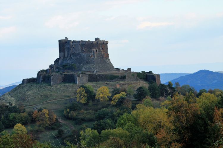 Fonds d'cran Constructions et architecture Chteaux - Palais château féodal de Murol 