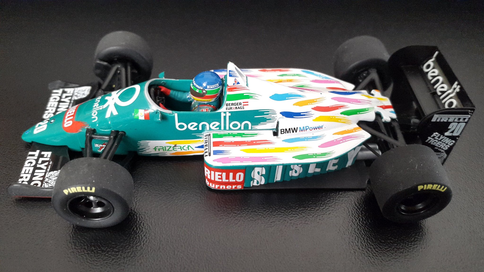 Fonds d'cran Voitures Voitures miniatures Benetton - BMW B186 (1986 - Gerhard BERGER)