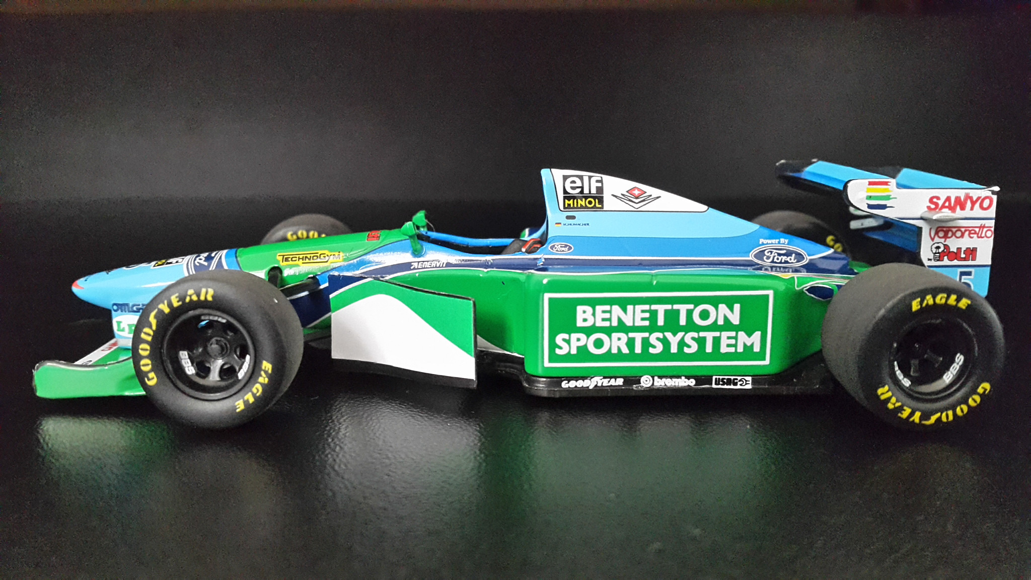 Fonds d'cran Voitures Voitures miniatures Benetton - Ford B194 (M.Schumacher - 1994)