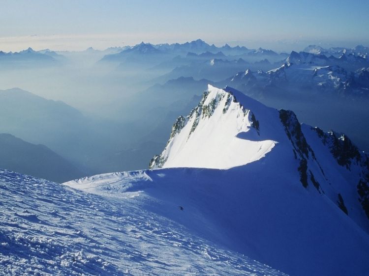 Fonds d'cran Nature Montagnes Montagne enneigée