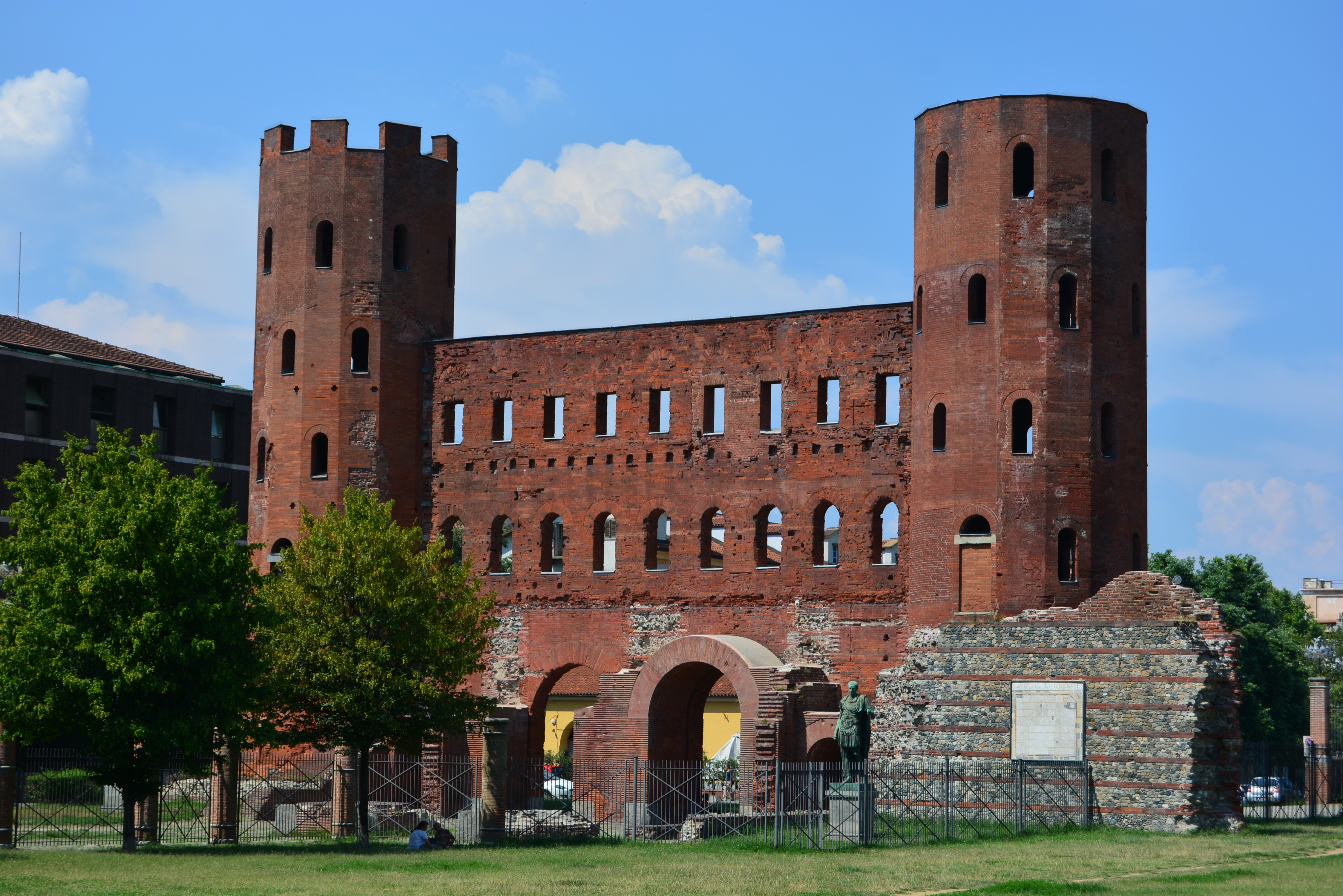 Fonds d'cran Constructions et architecture Ruines - Vestiges Porte Palatine