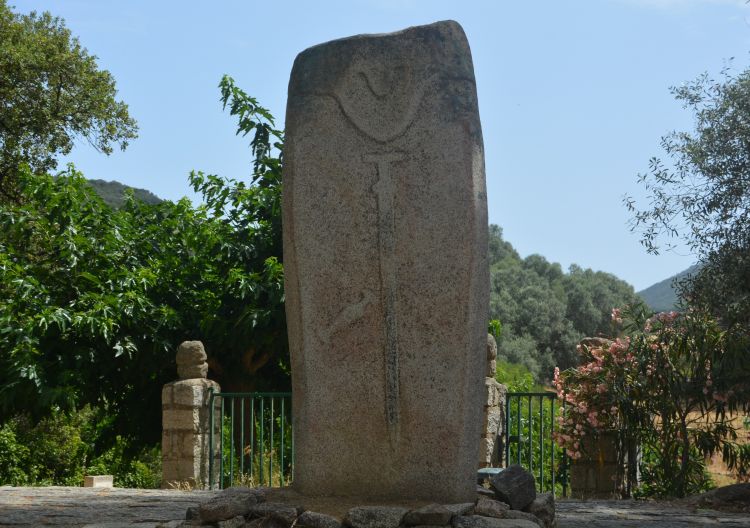 Fonds d'cran Constructions et architecture Statues - Monuments Menhir de Filitosa