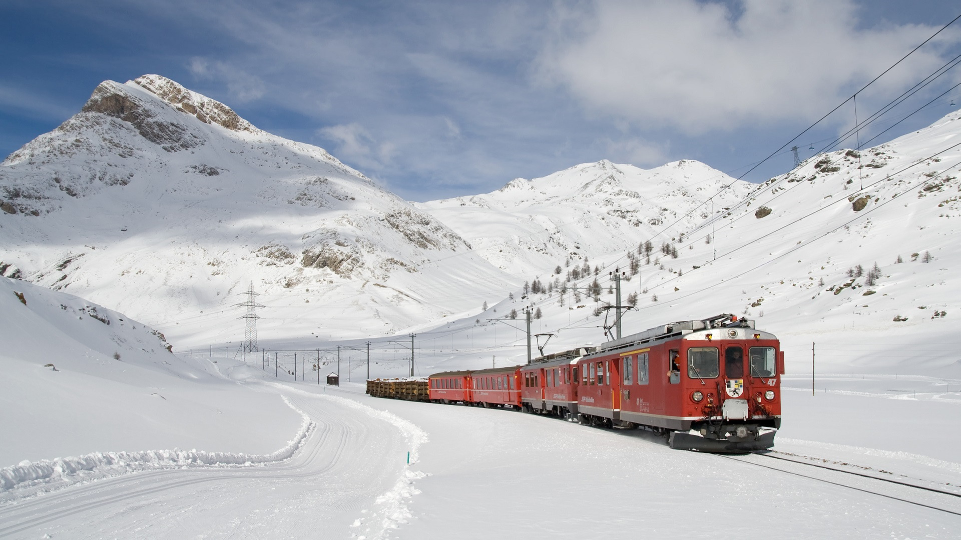 Wallpapers Various transports Trains Train rouge dans la montagne