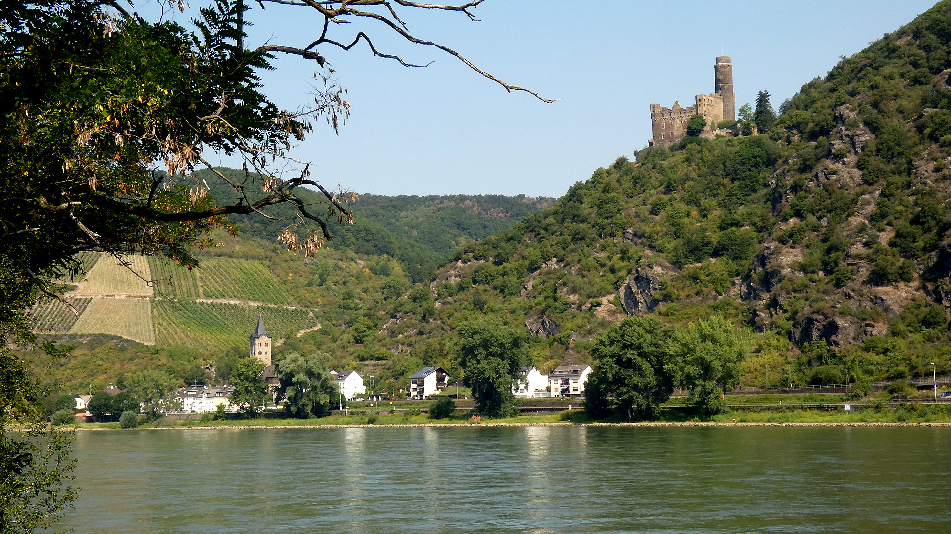 Fonds d'cran Voyages : Europe Allemagne le Burg Maus, surplombant le village de Kestert