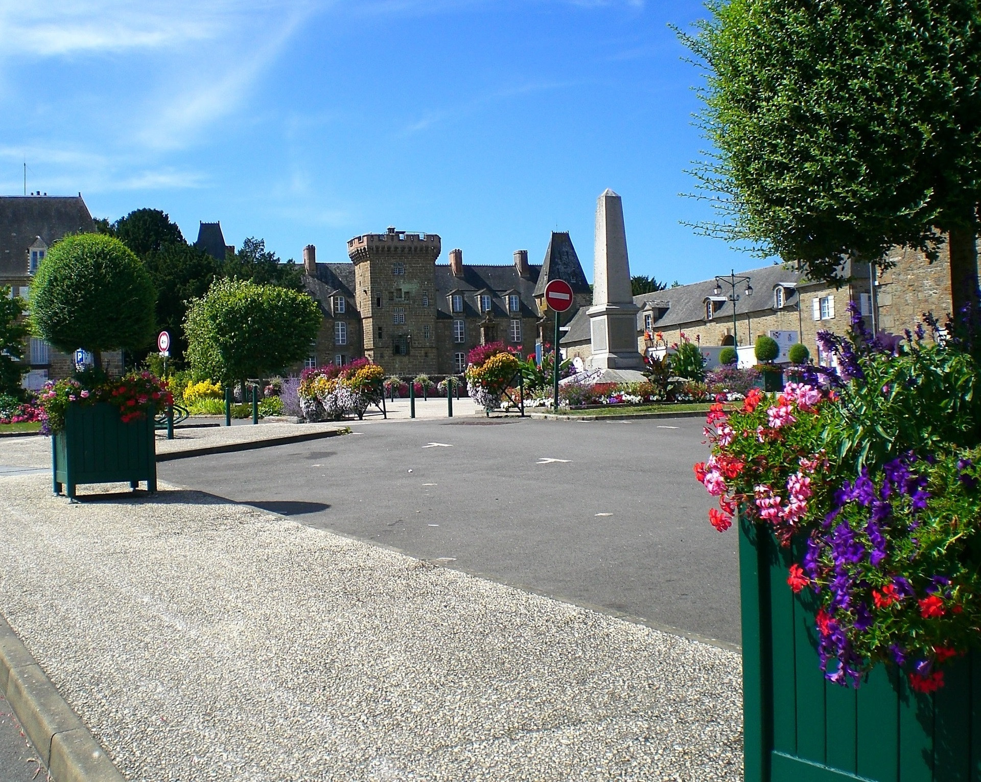 Wallpapers Constructions and architecture Cities - Towns Rnes, ville fleurie