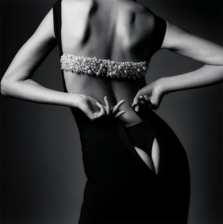 Wallpapers People - Events Women - Femininity Hilde dans une robe trop petite - 1995 - Jeanloup Sieff