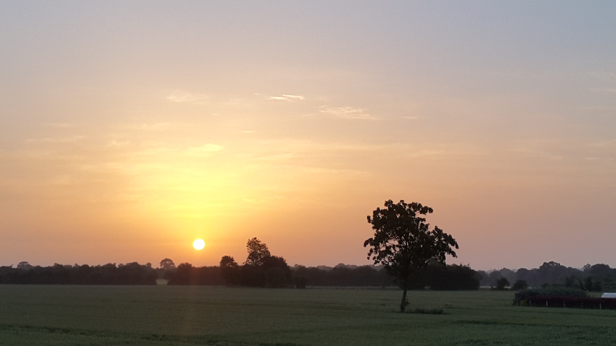 Fonds d'cran Nature Couchers et levers de Soleil le soleil se lève