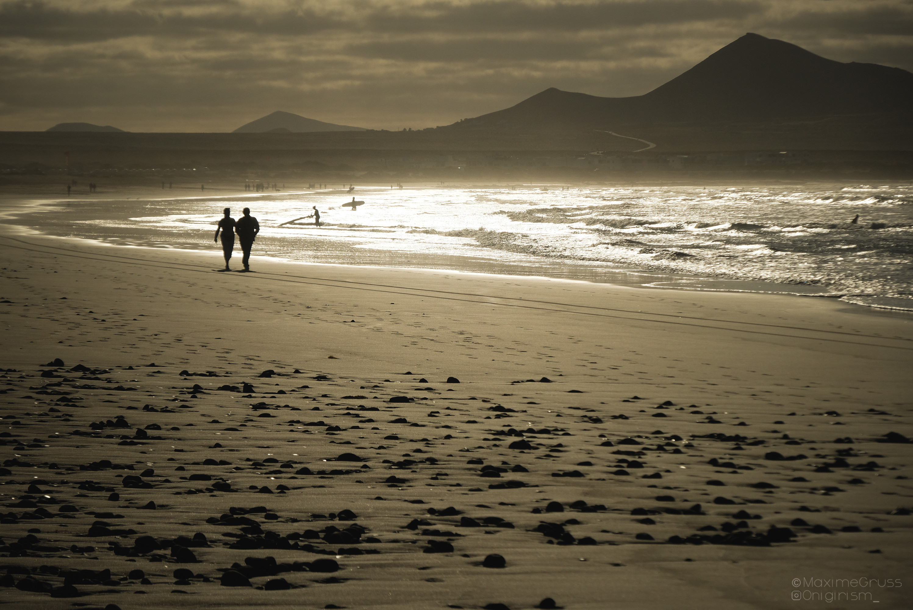 Fonds d'cran Voyages : Europe Espagne Coucher de soleil sur la plage de Famara, Lanzarote, Canaries