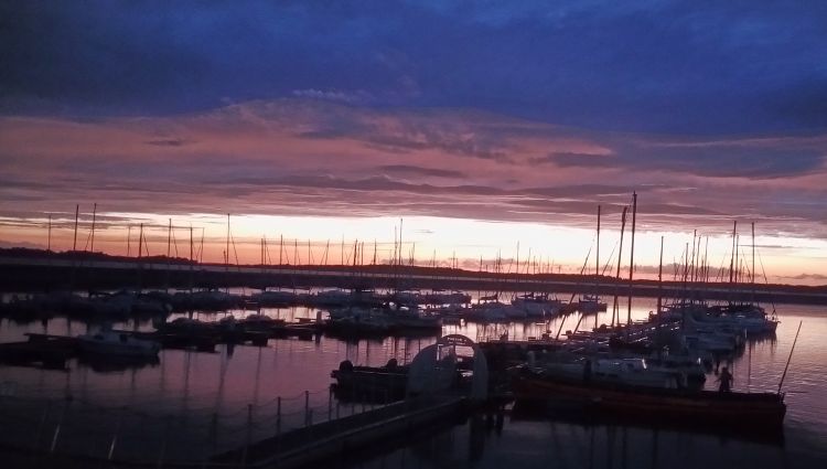 Wallpapers Boats Harbours Port au Lac d'Orient