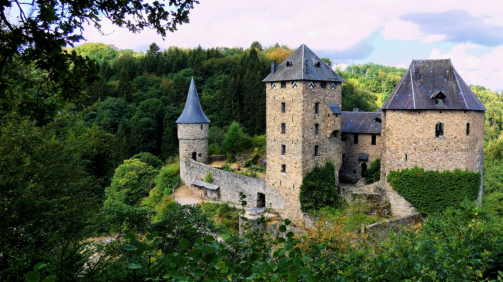 Fonds d'cran Voyages : Europe Belgique Le château de Reinhardstein